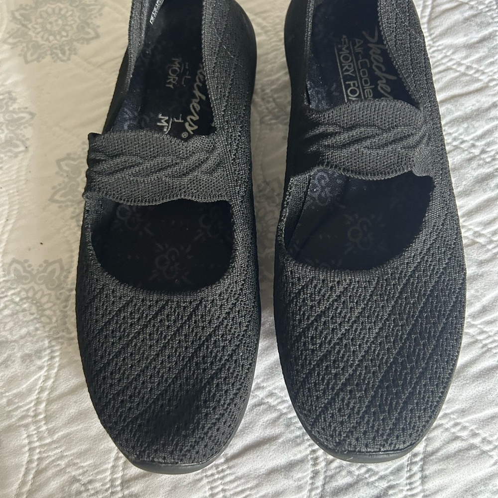 Skechers Black woman Shoes Size 6